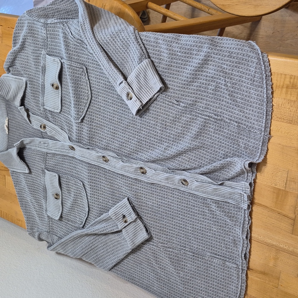 Illa Illa Gray Waffled Long Sleeve Button Sweater W Pockets